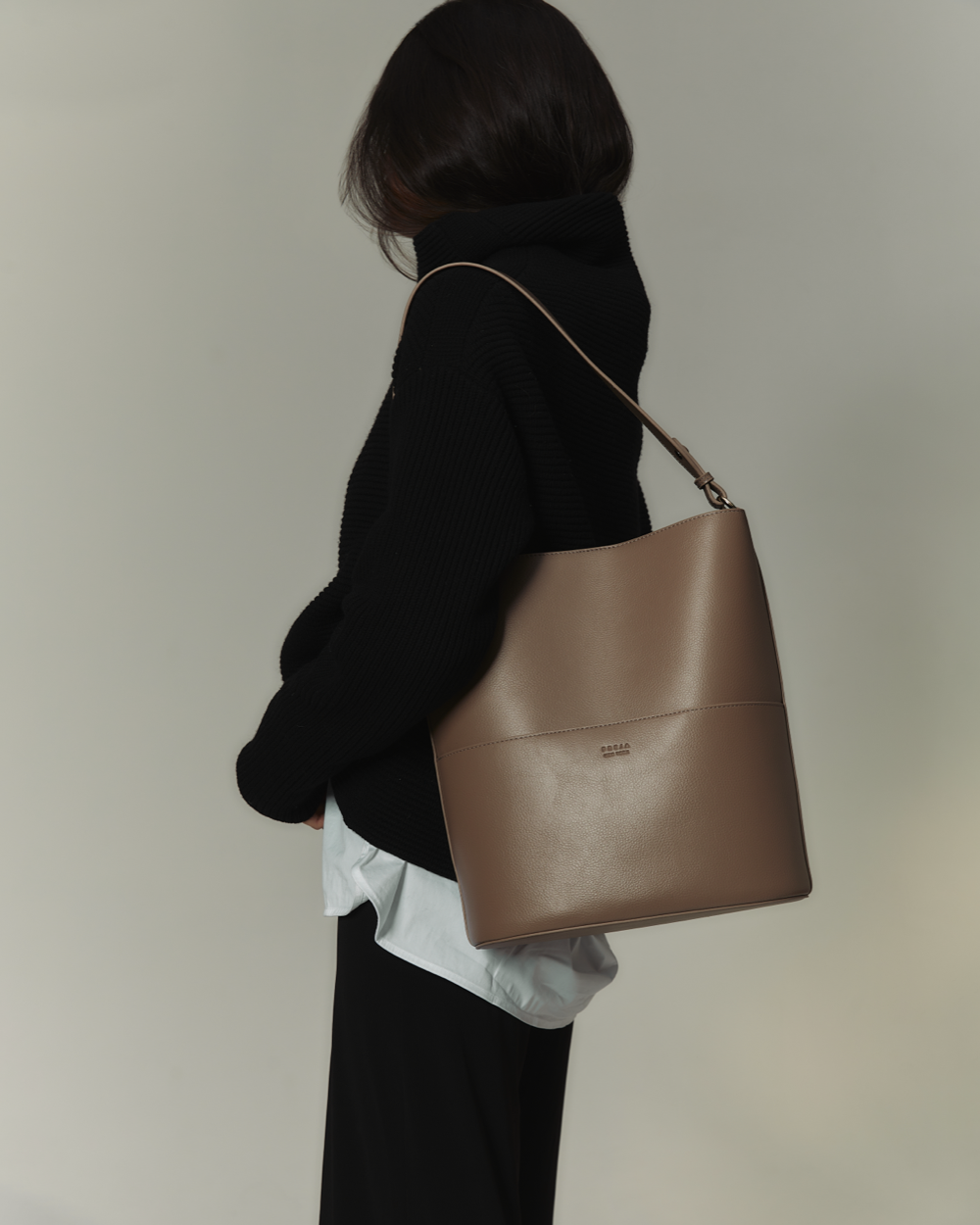 Amiacalva | Tall 6-Pocket Tote in Taupe