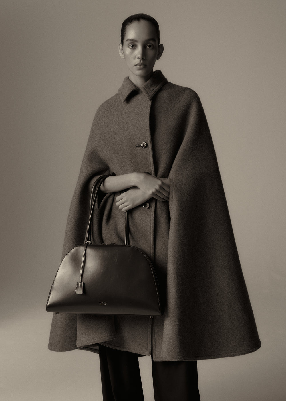 Alma Bag Tall Black Gloss