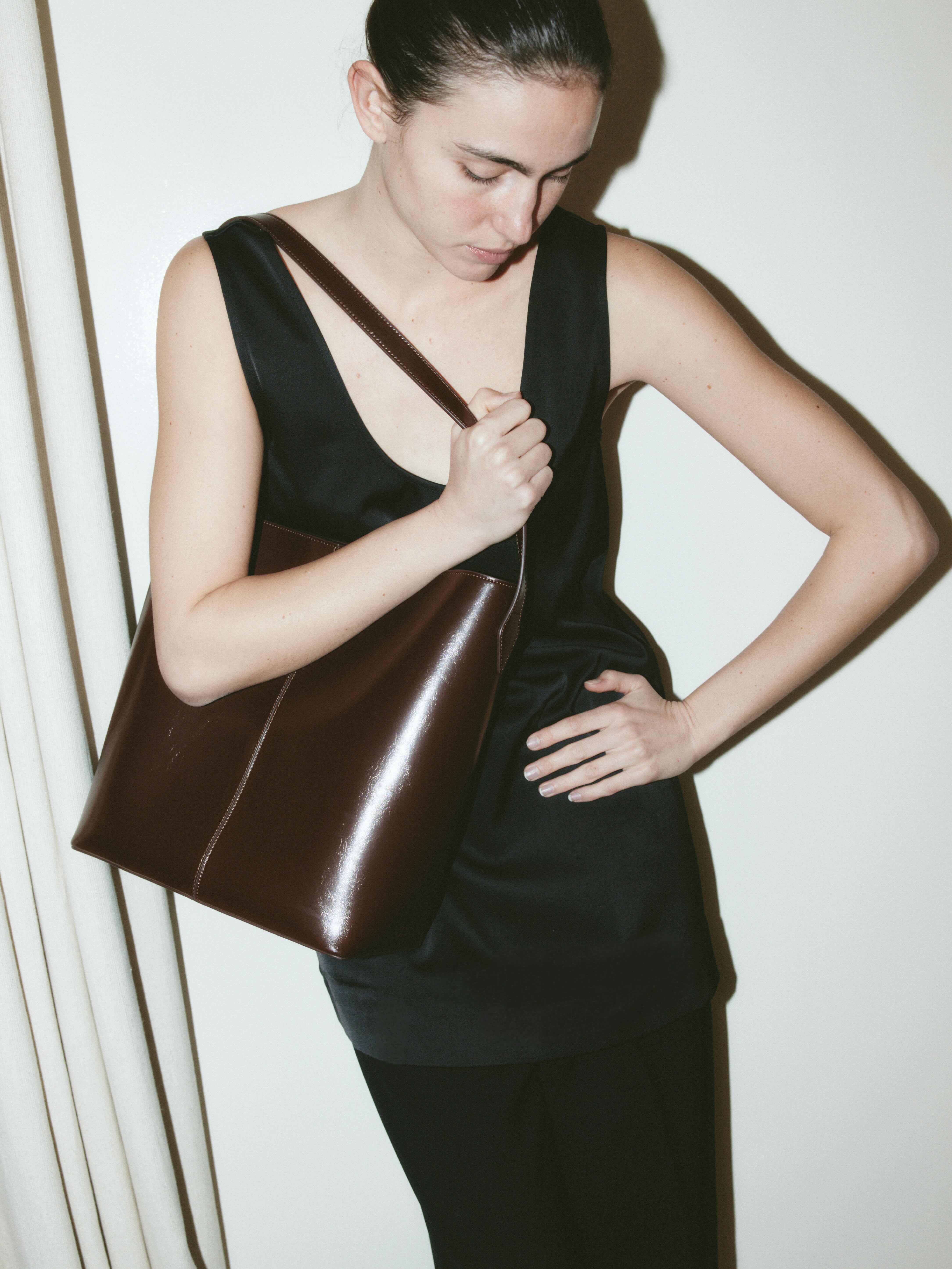 シャリーナ Kaia Bag Raisin Gloss