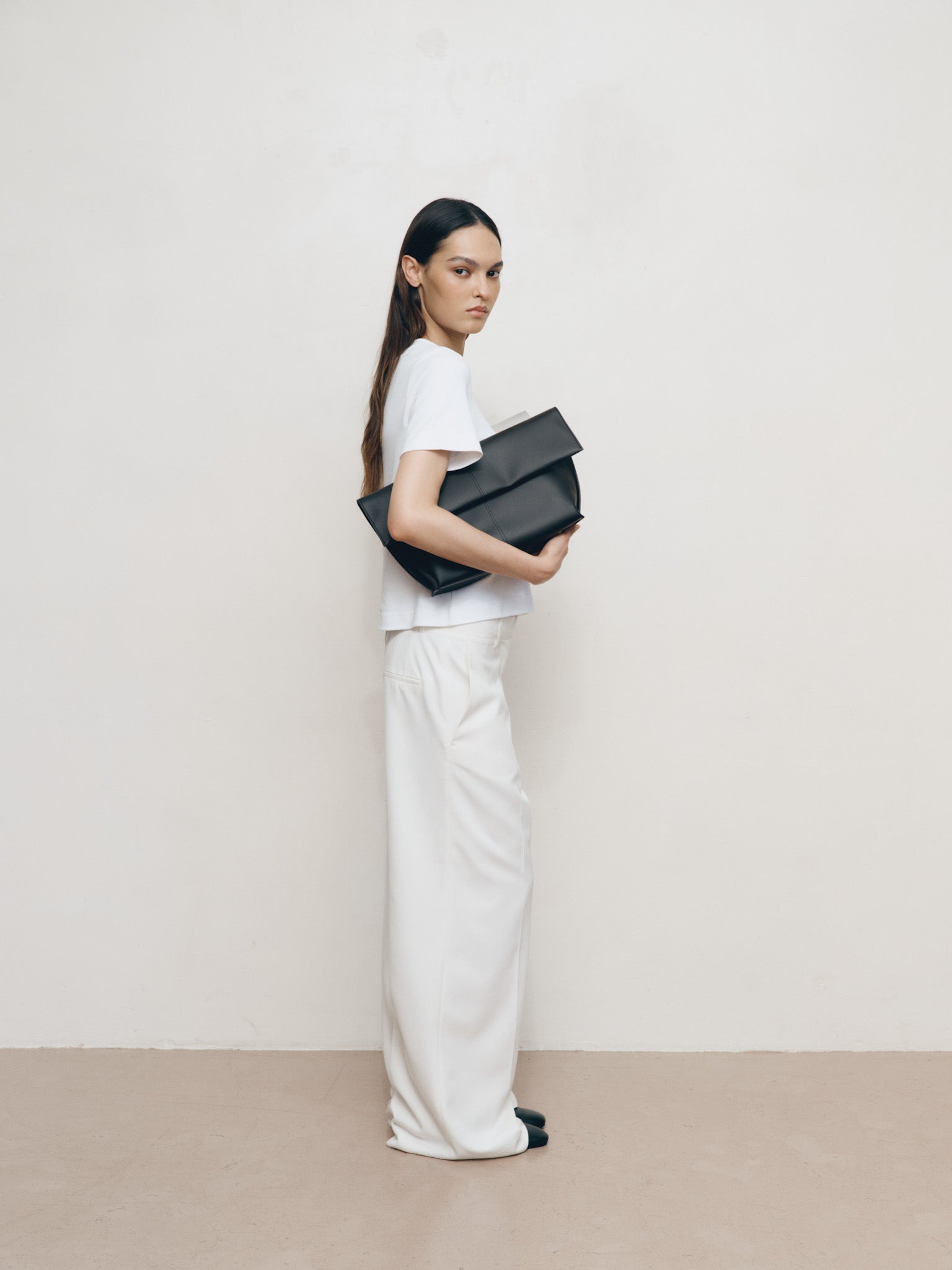 萠*様 萠 Seamed Clutch Black
