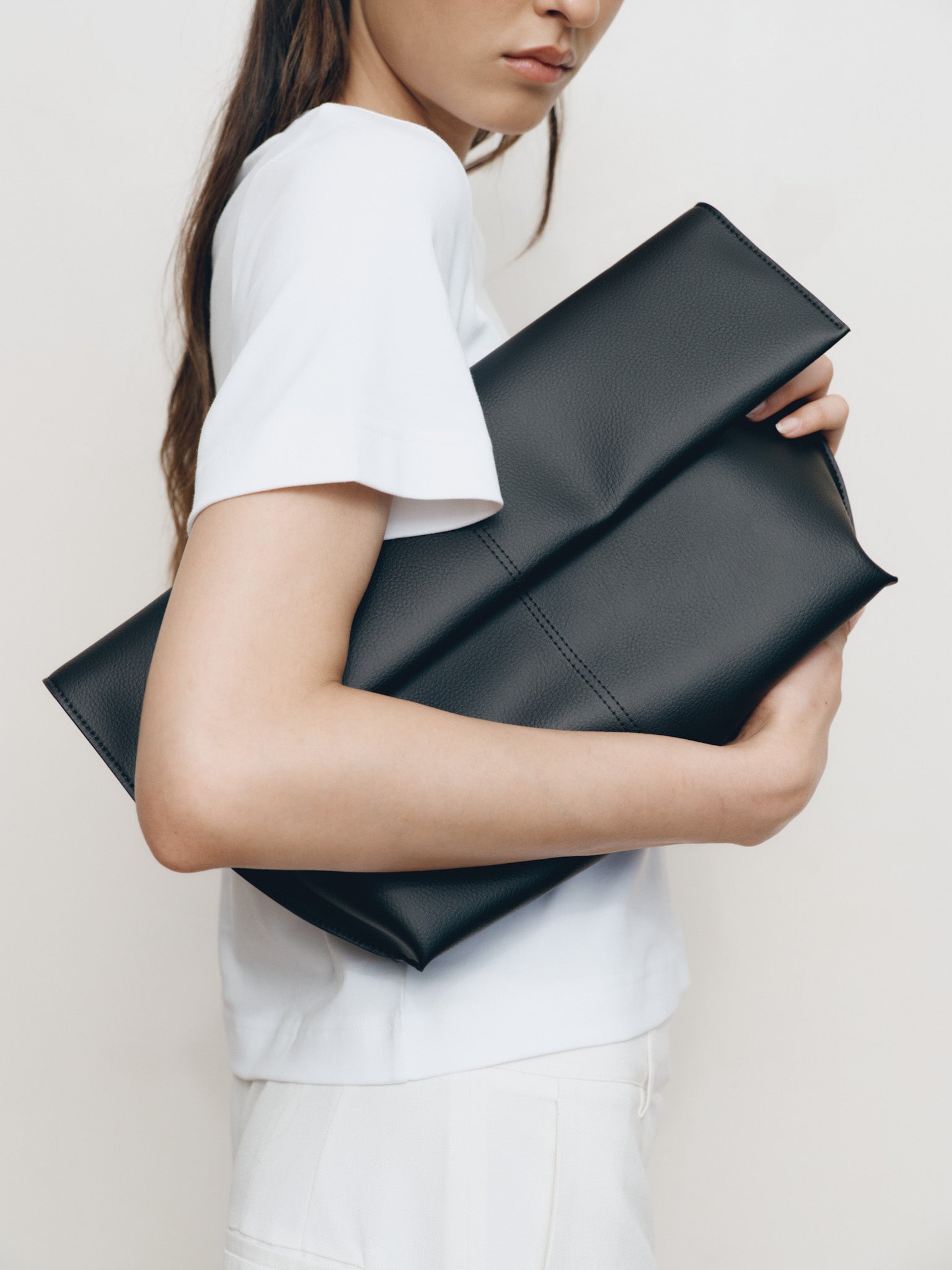 萠*様 萠 Seamed Clutch Black