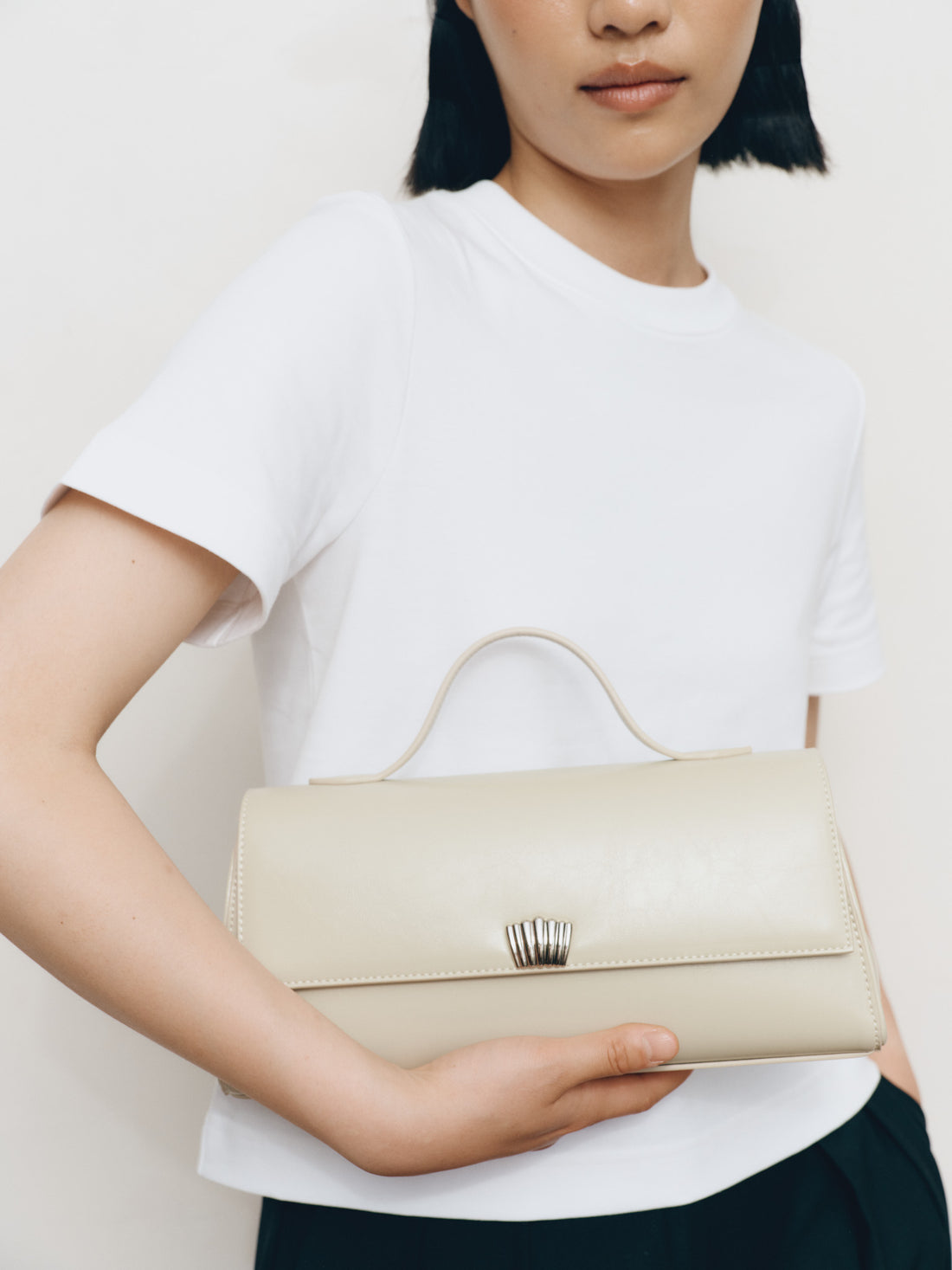 Shell Clutch Linen Gloss