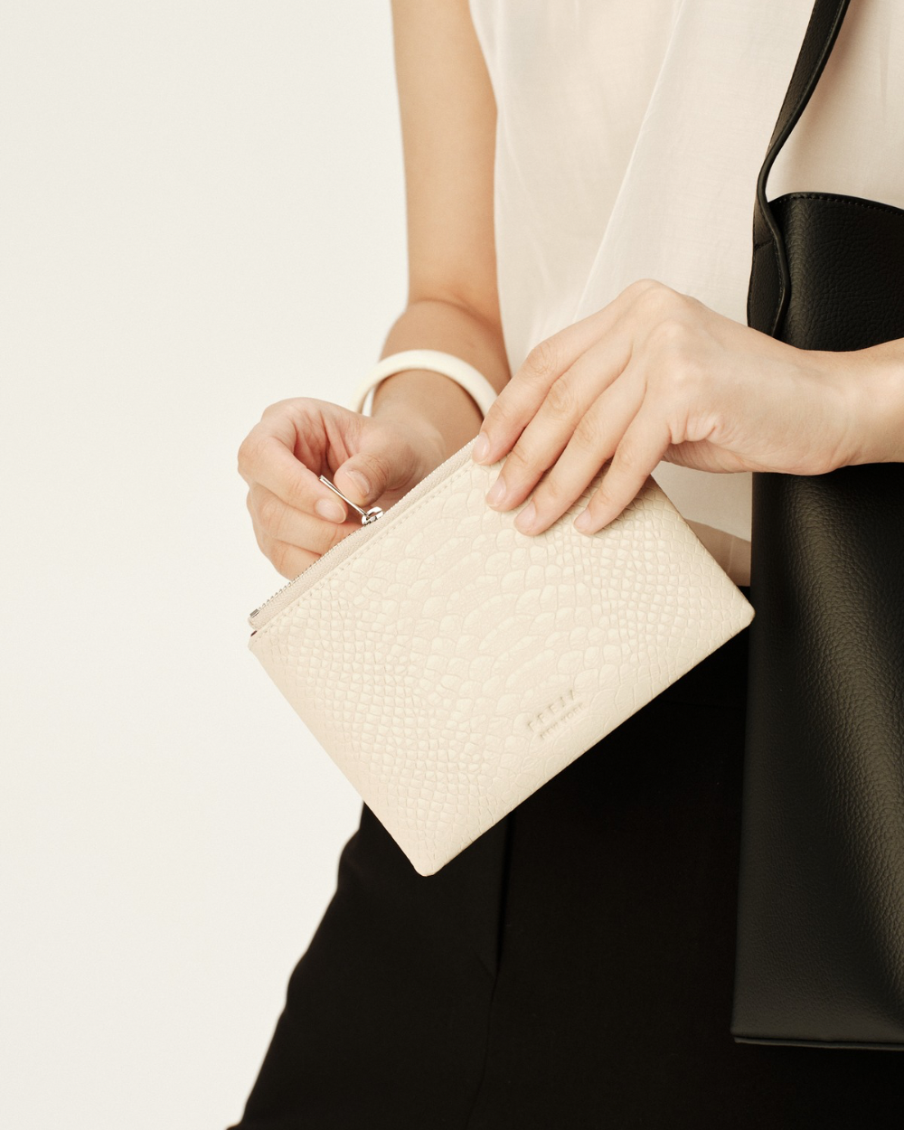 Zip Pouch 8 Oat Croc Zip Pouch 8 Oat Croc
