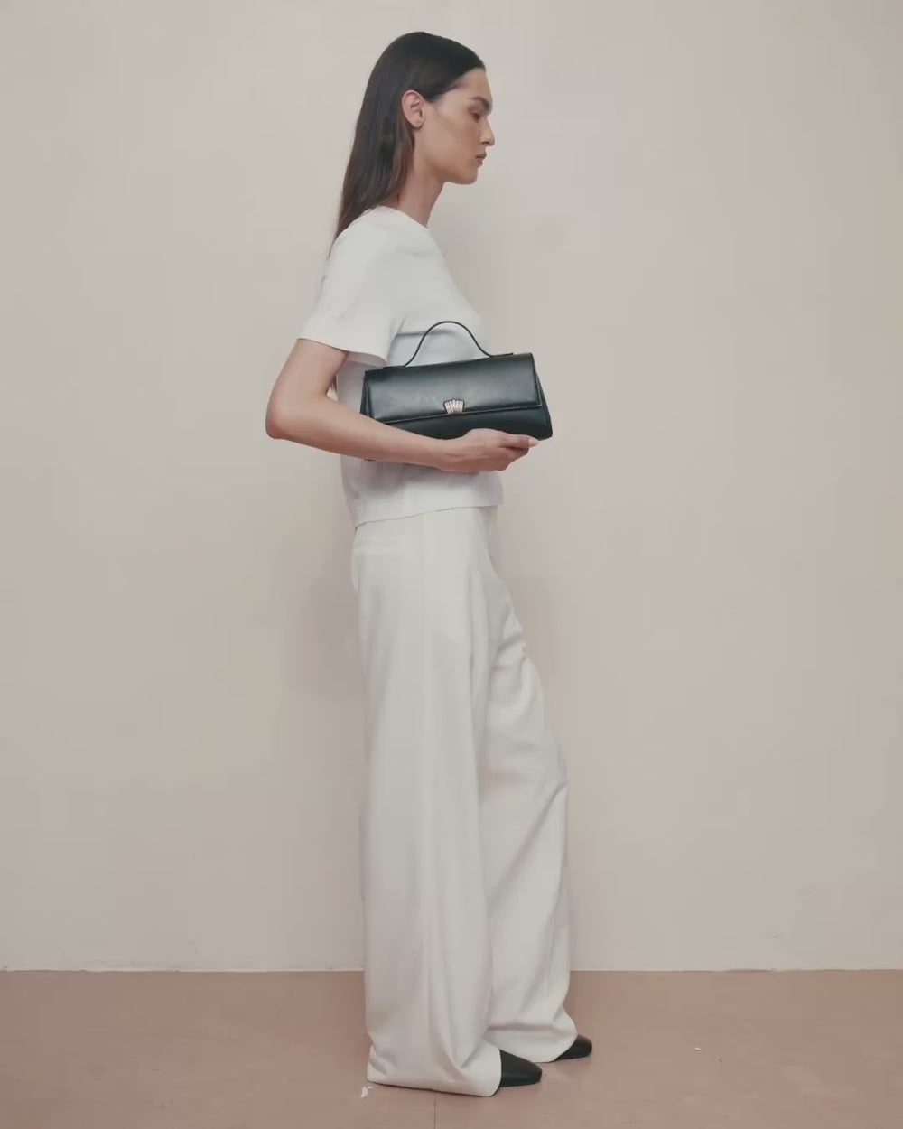 Shell Clutch Black Gloss