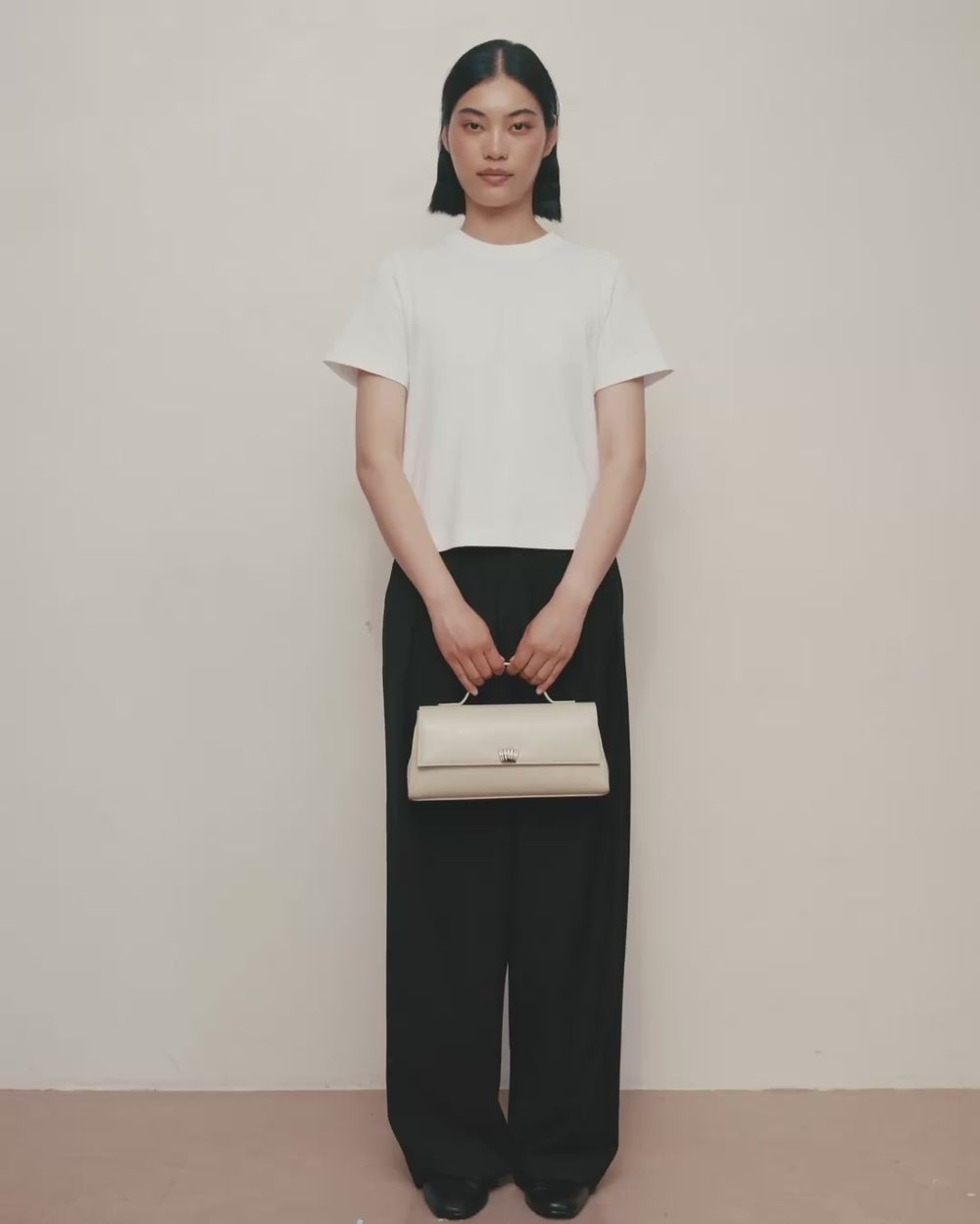 Shell Clutch Linen Gloss