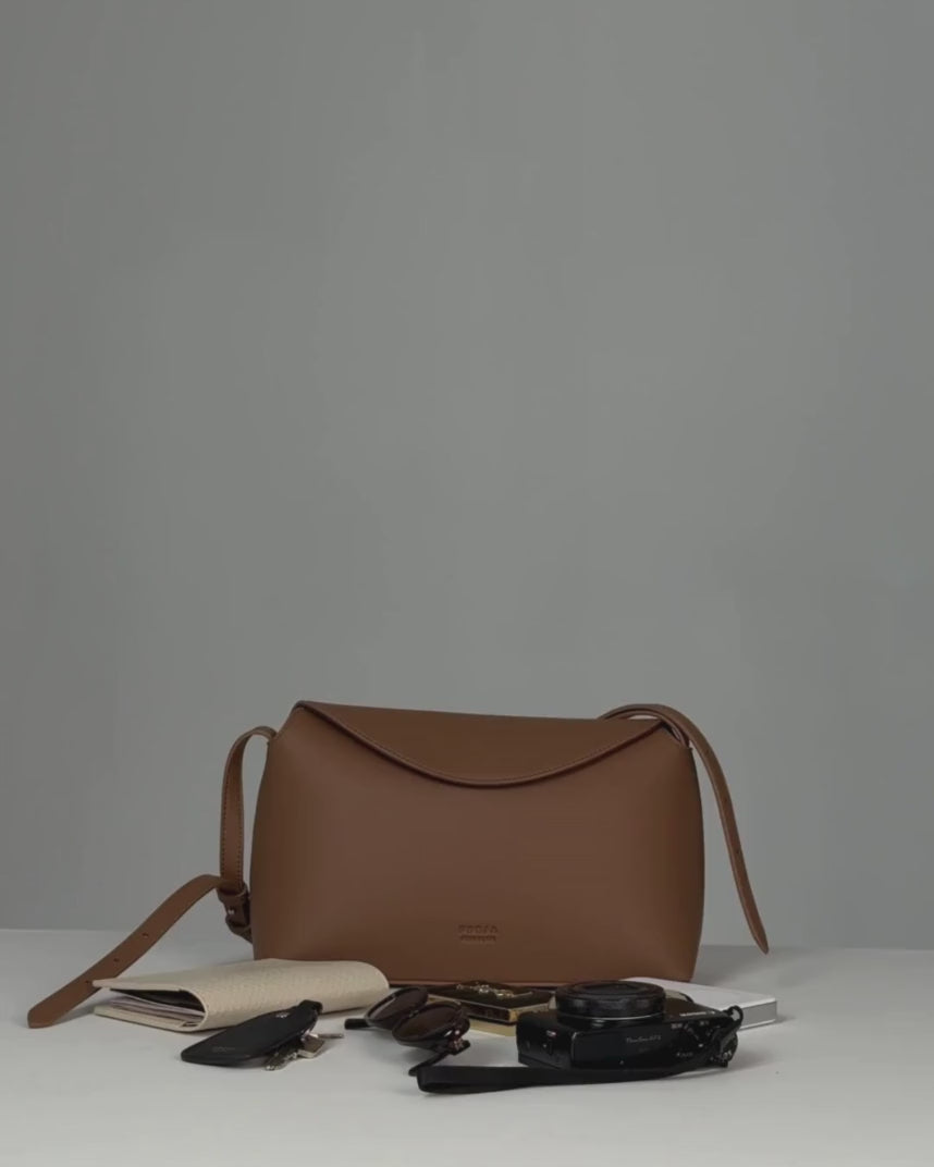 YONFA ヨンファ　square shoulder (brown) Hudson Bag Chestnut